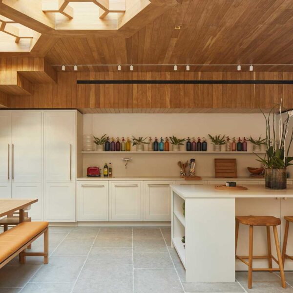 Antiqued grey barr limestone flooring in London townhouse